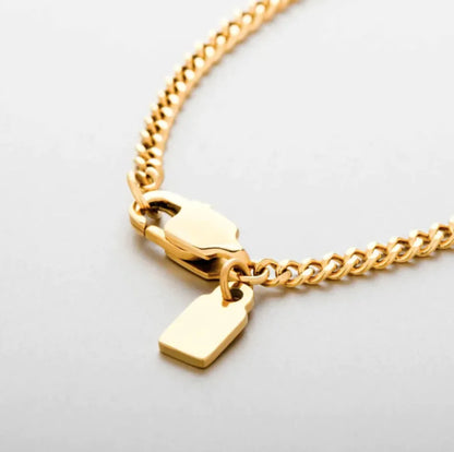 MINIMAL CHAIN NECKLACE