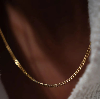 MINIMAL CHAIN NECKLACE