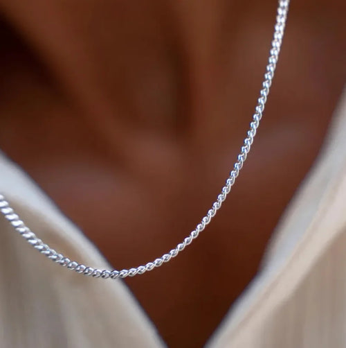 MINIMAL CHAIN NECKLACE
