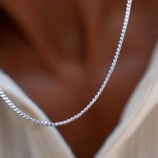 MINIMAL CHAIN NECKLACE